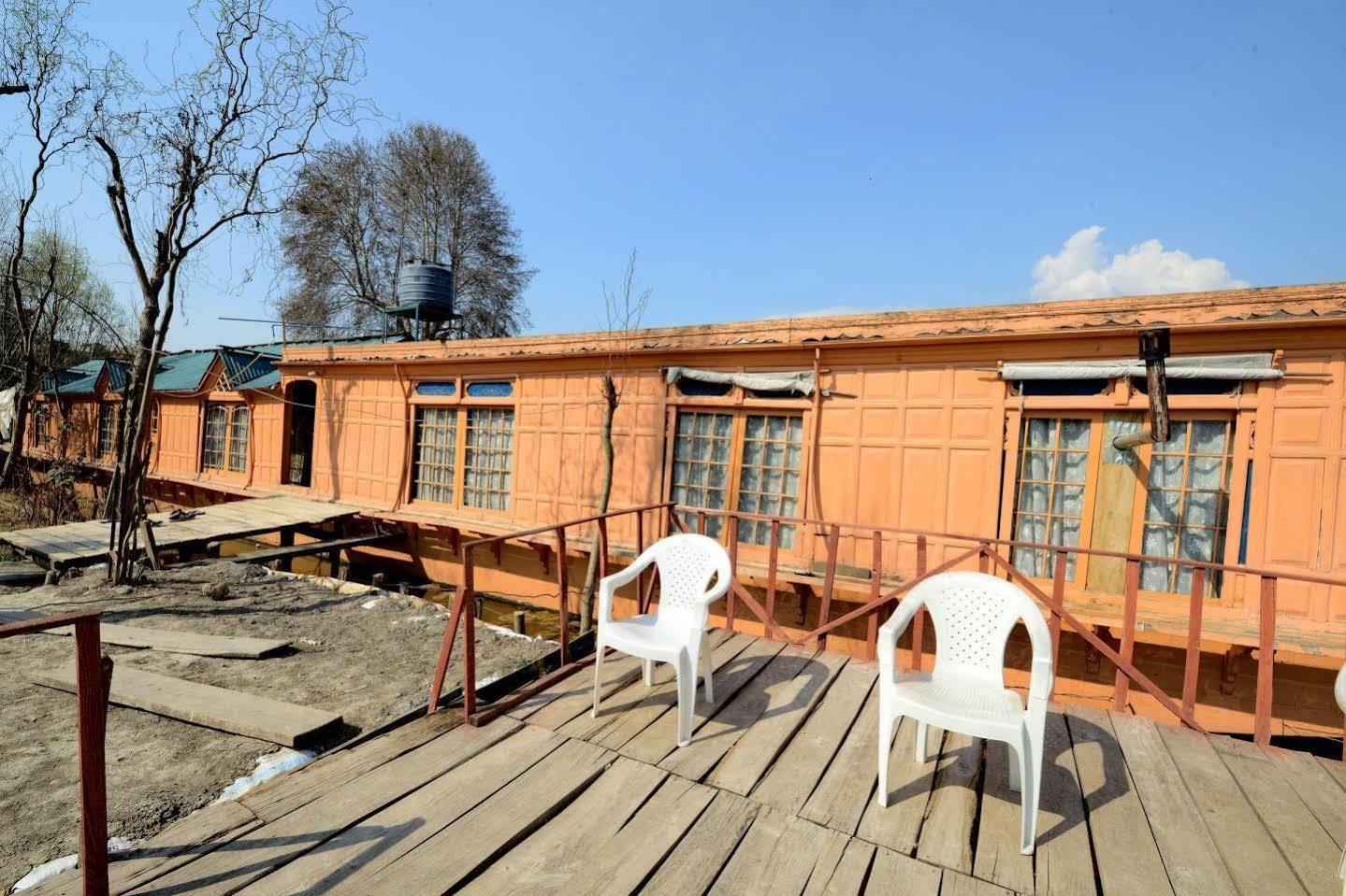 Akbar Group Of Heritage Houseboats Srinagar  Exterior photo